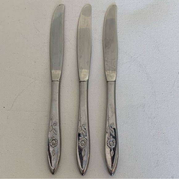 MY ROSE 3 Hollow Handle Dinner Knives Oneida Community Stainless Flatware 8.5" - Picture 2 of 4